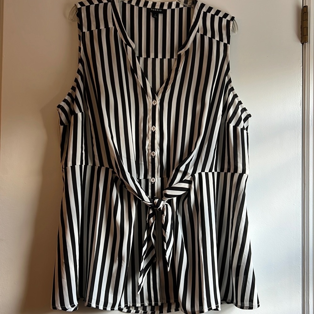 Torrid tie front Blouse